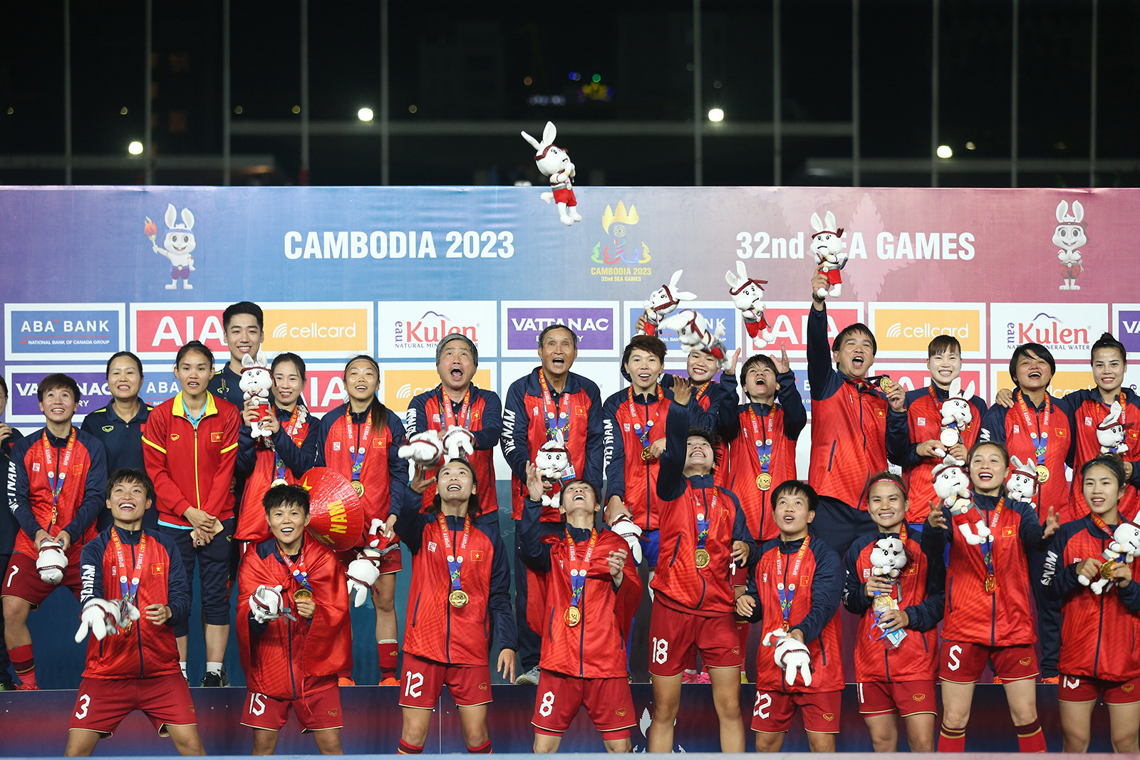 Xúc động khoảnh khắc tuyển nữ Việt Nam làm nên lịch sử ở SEA Games - Bóng Đá