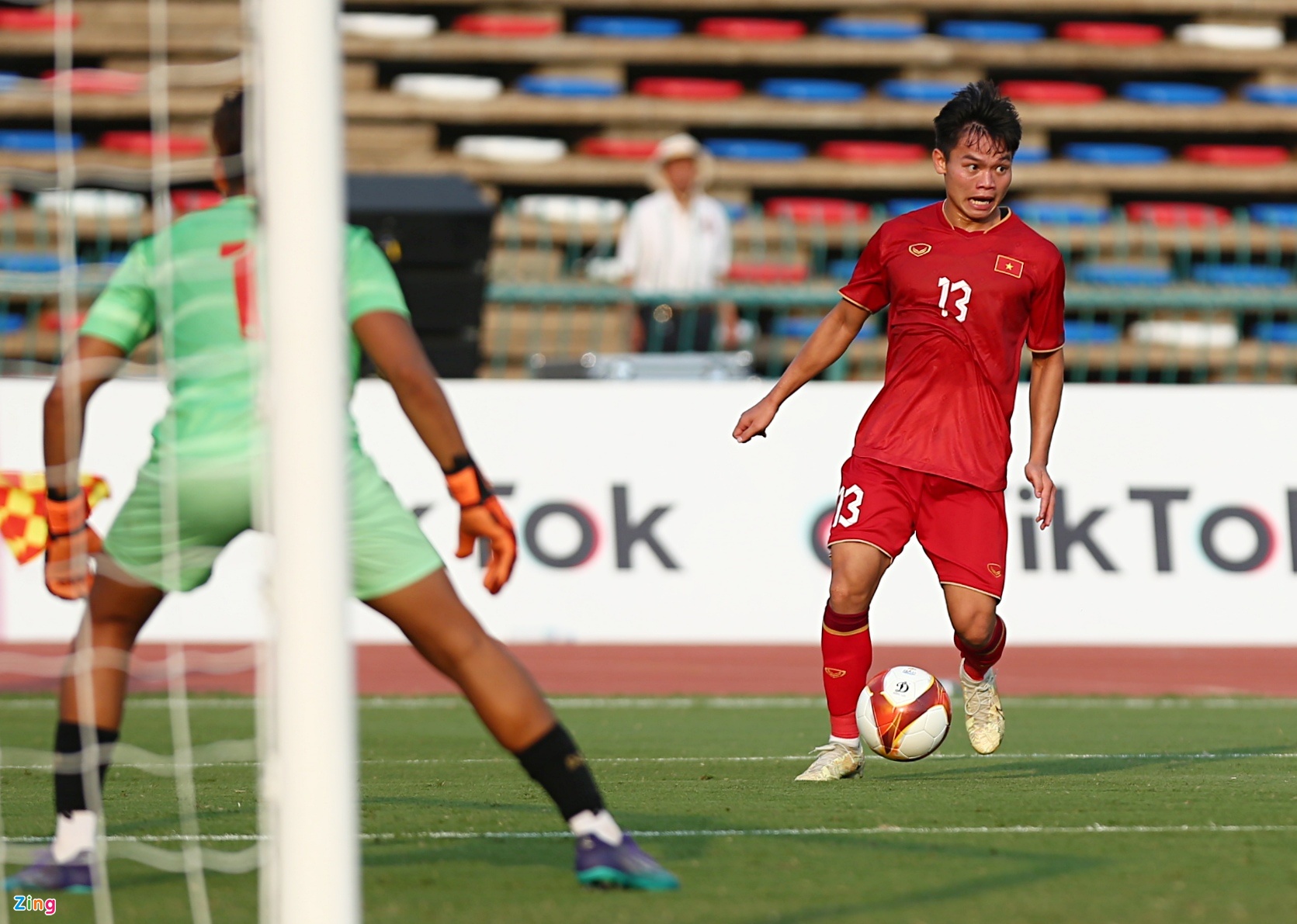Hậu vệ U22 Việt Nam suýt lập hat-trick vào lưới Myanmar - Bóng Đá