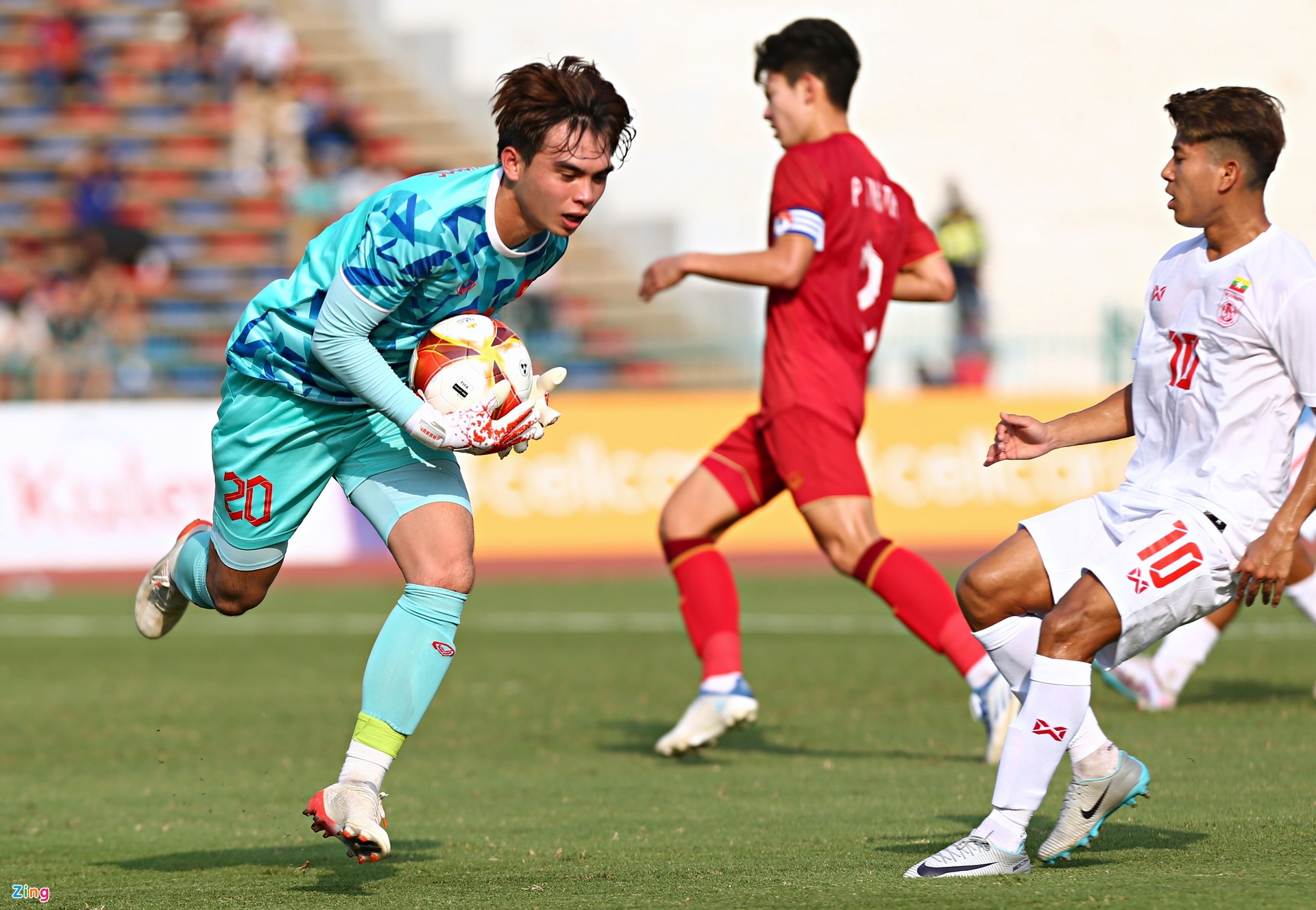 Hậu vệ U22 Việt Nam suýt lập hat-trick vào lưới Myanmar - Bóng Đá