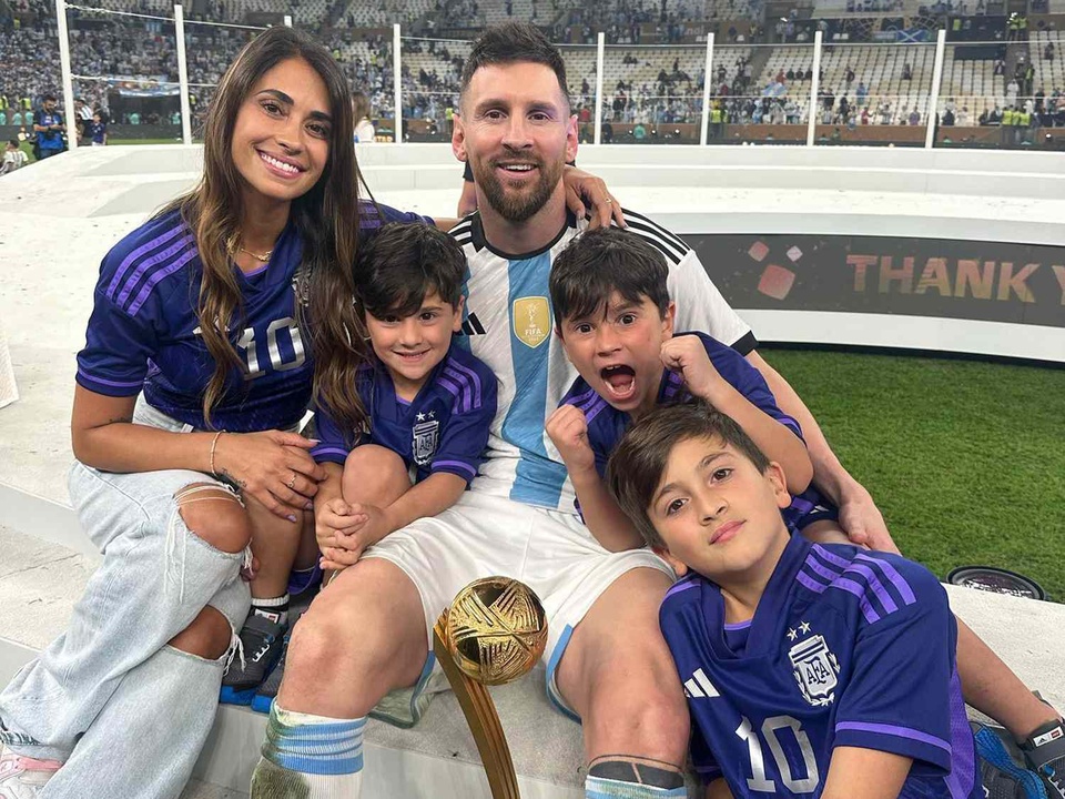 Messi đăng ký cho con học ở Barcelona - Bóng Đá