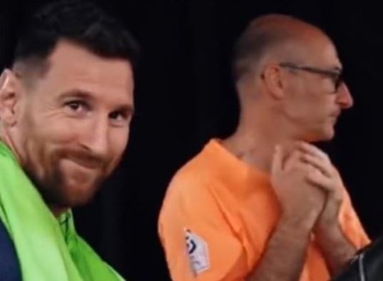 Phản ứng của Messi khi được Mbappe gọi là 'Chủ nhân 7 Quả bóng vàng' - Bóng Đá