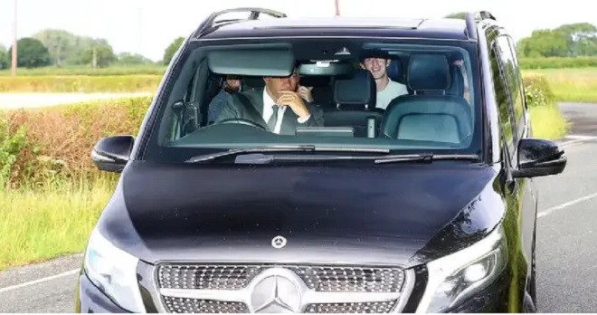 Mason Mount được phát hiện đến Carrington kiểm tra y tế vào sáng nay (giờ Anh, 3/7), trước khi đặt bút ký hợp đồng 5 năm cùng tùy chọn thêm 12 tháng.