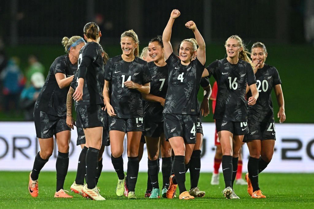 HLV New Zealand vui hết cỡ sau trận thắng tuyển nữ Việt Nam - Bóng Đá