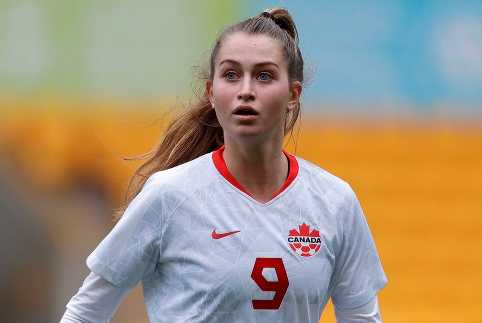 Nữ tiền đạo quyến rũ nhất tuyển Canada dự World Cup 2023 - Bóng Đá