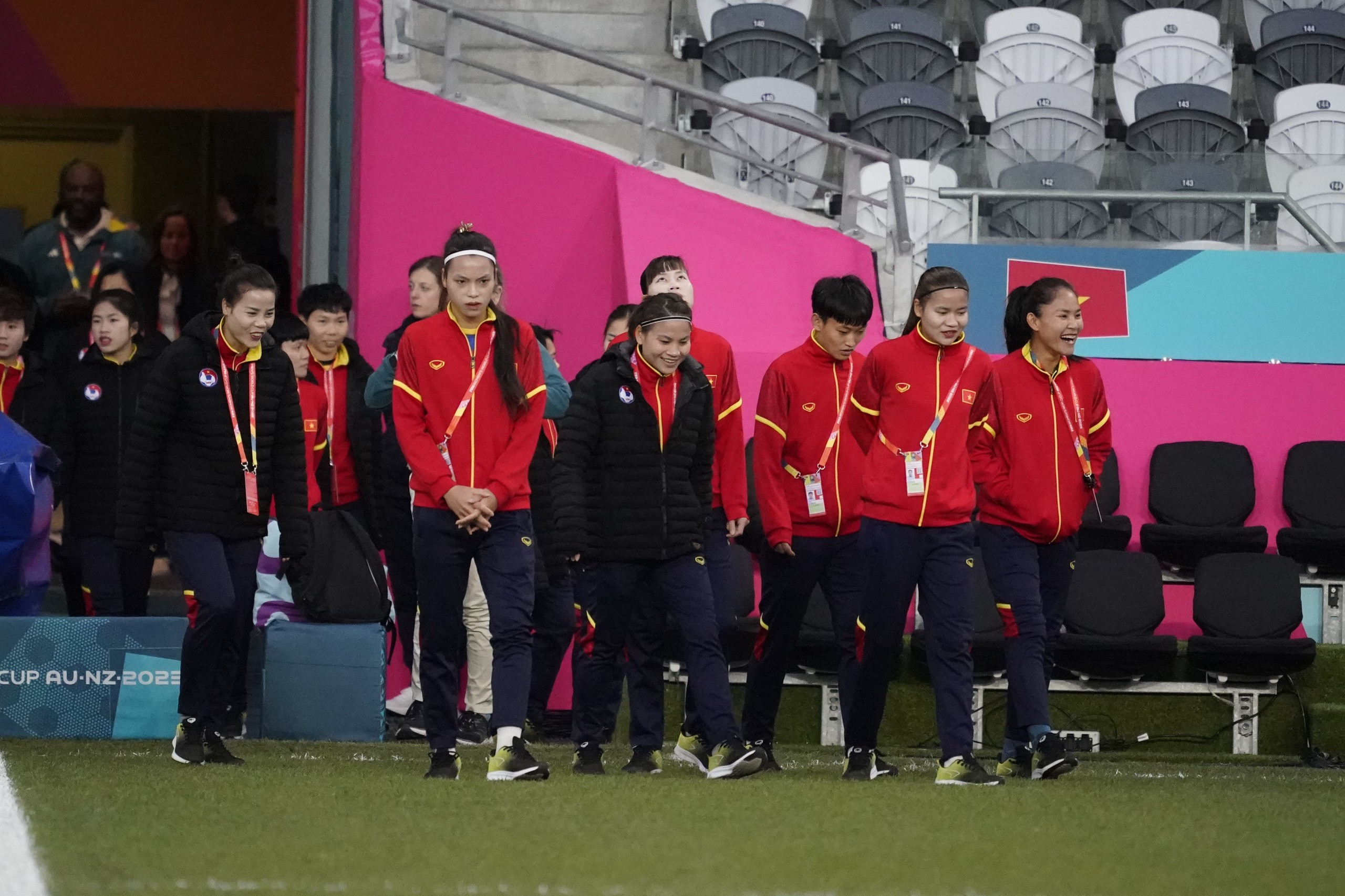 Xúc động hình ảnh buổi tập cuối của tuyển nữ Việt Nam ở World Cup - Bóng Đá