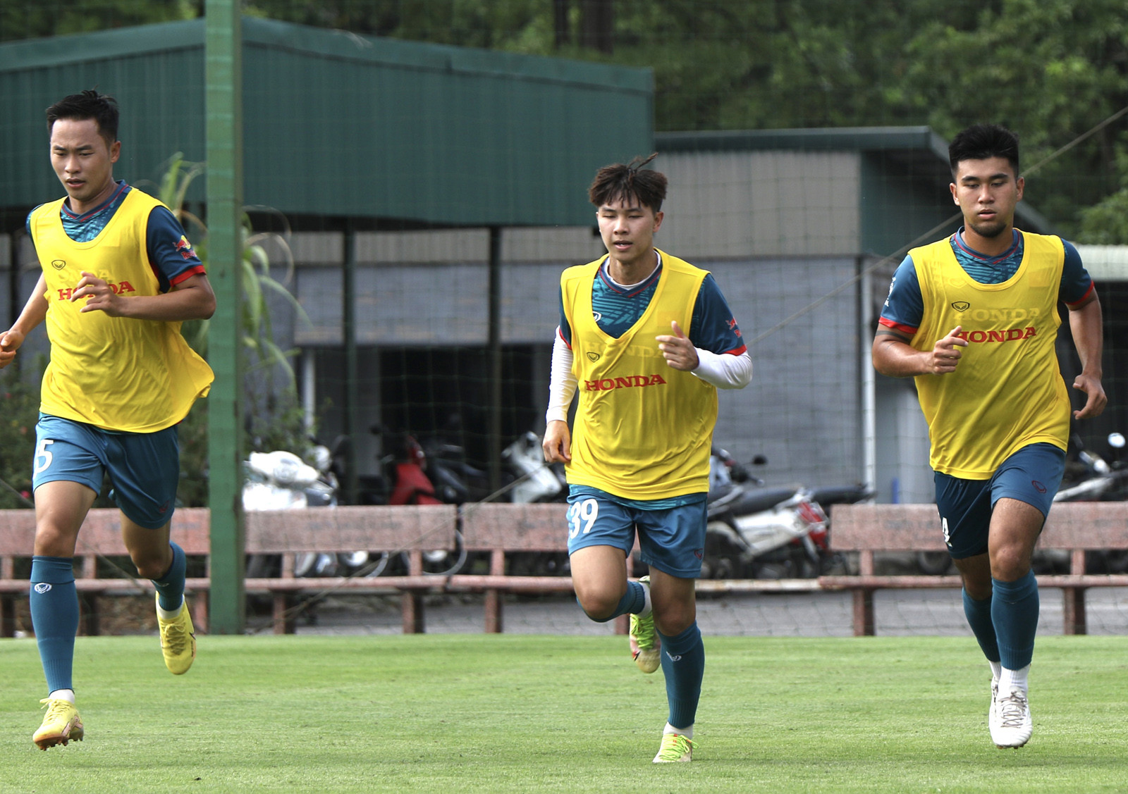 Sao trẻ U23 Việt Nam tiết lộ lý do đội bị 'ăn mắng' trên sân tập - Bóng Đá