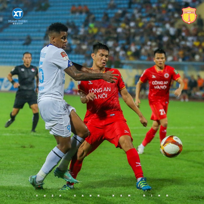 Thắng ở phút bù giờ, Công an Hà Nội trở lại ngôi đầu V-League 2023 - Bóng Đá