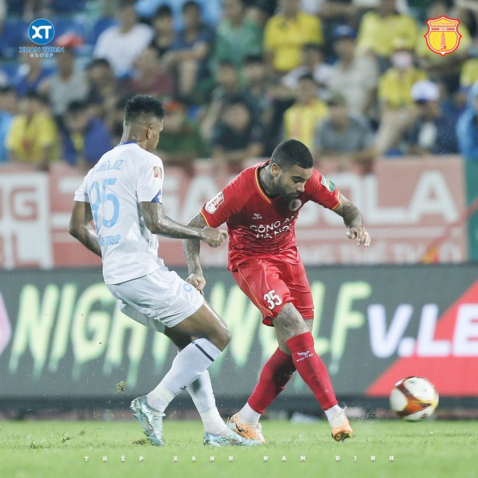 Thắng ở phút bù giờ, Công an Hà Nội trở lại ngôi đầu V-League 2023 - Bóng Đá