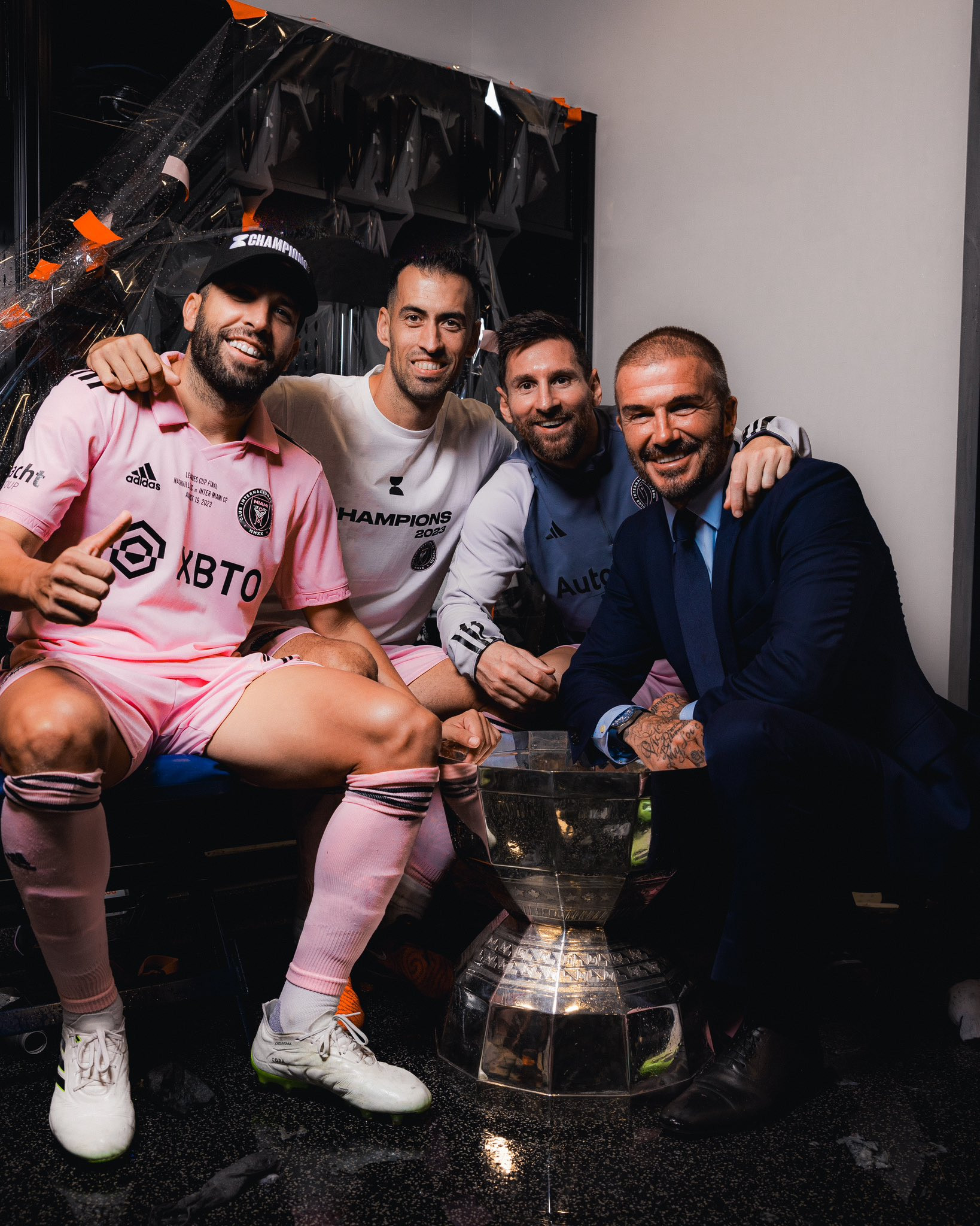 Ba huyền thoại Barca mang danh hiệu đầu tiên về cho David Beckham... huyền thoại Real Madrid!