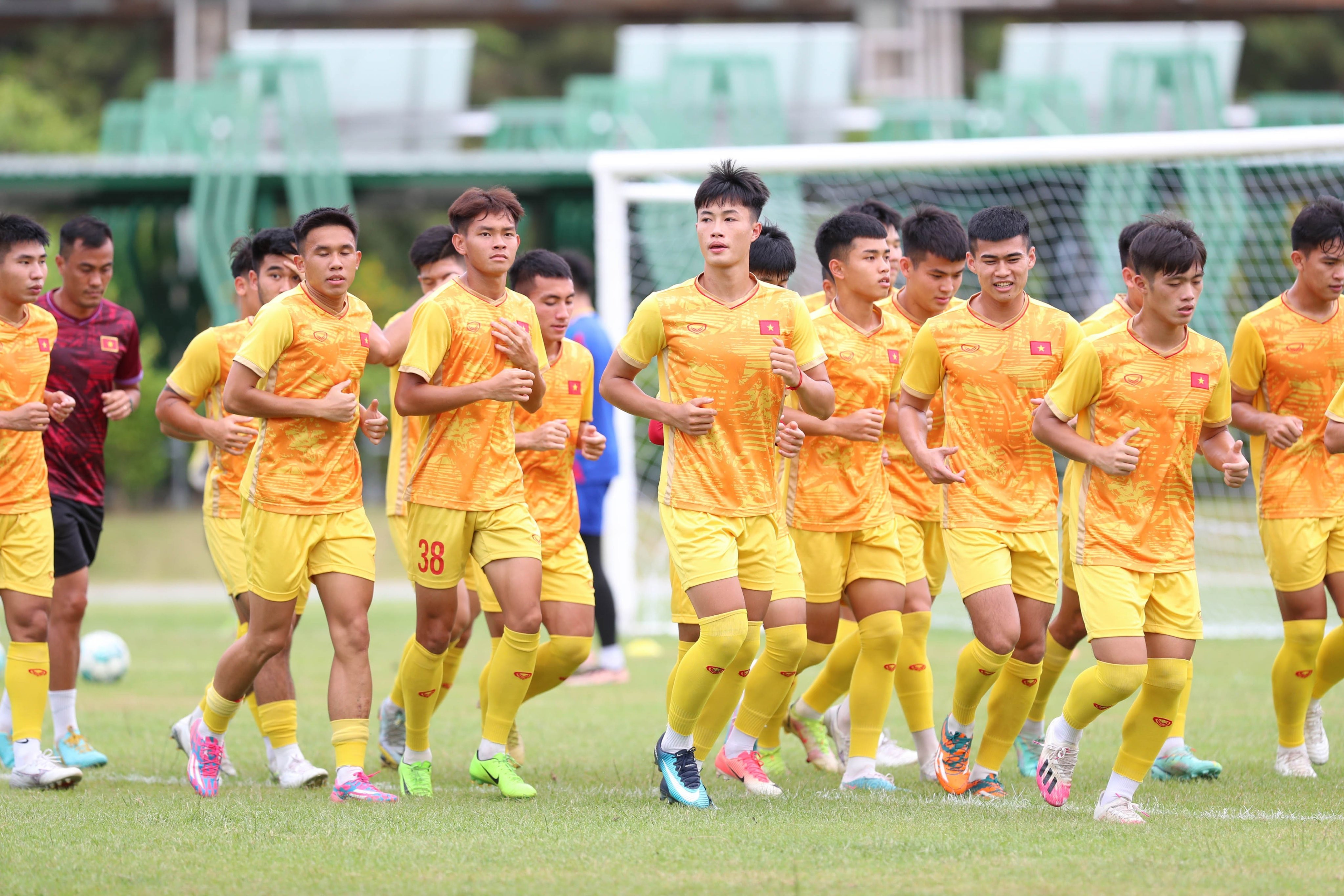 Văn Trường cười tươi, muốn 'xé lưới' U23 Malaysia - Bóng Đá