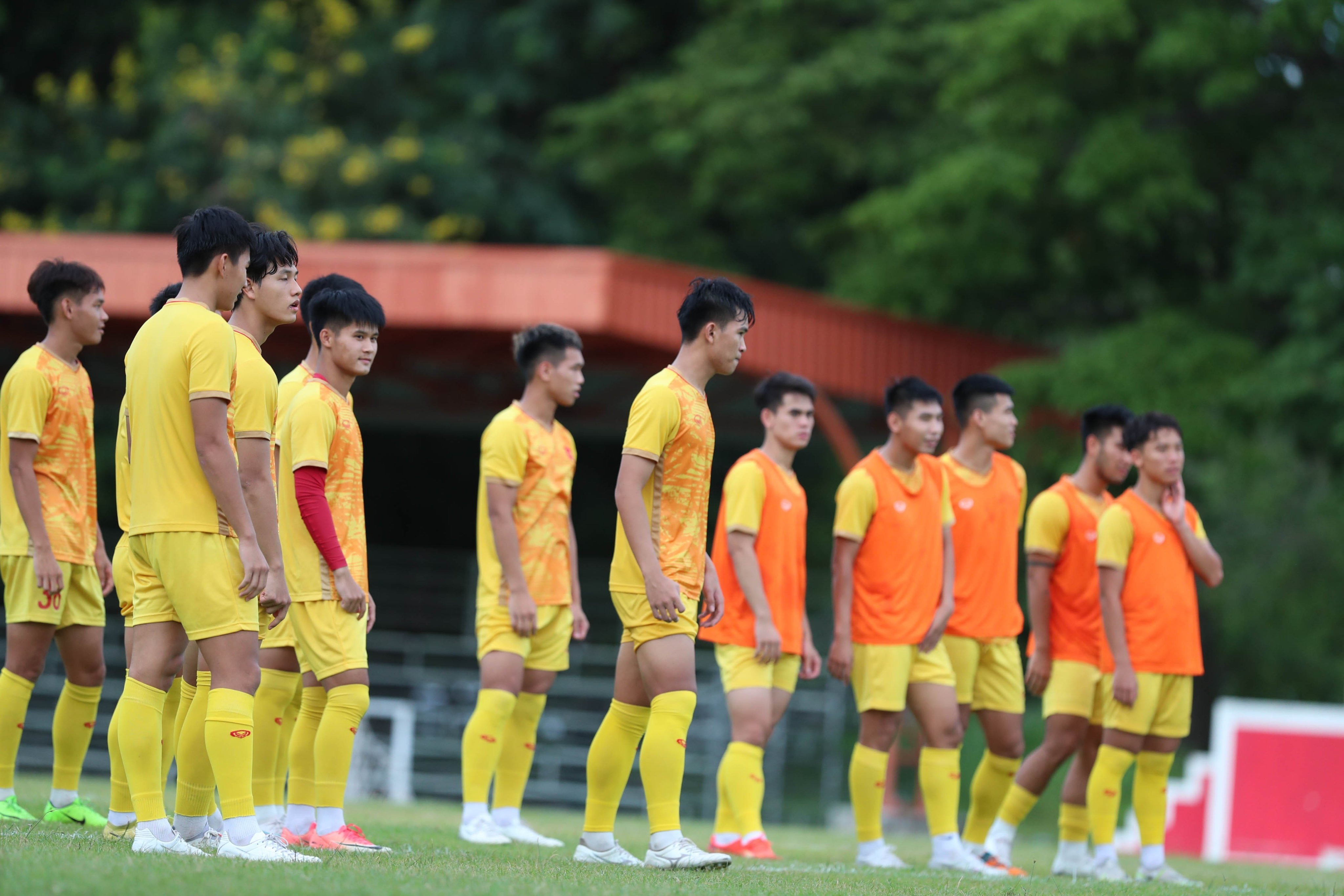Văn Trường cười tươi, muốn 'xé lưới' U23 Malaysia - Bóng Đá