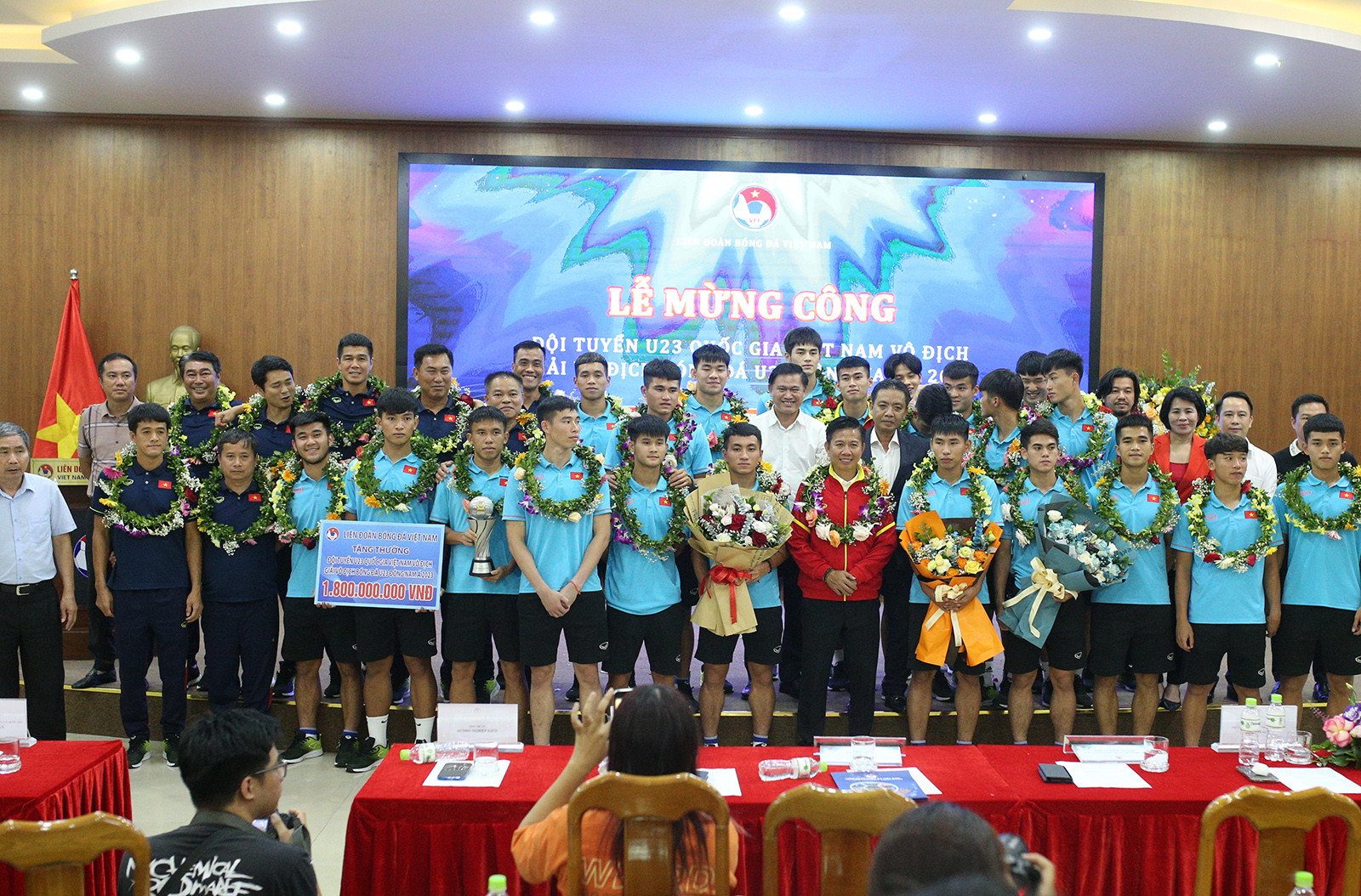U23 Việt Nam được vinh danh, HLV Hoàng Anh Tuấn nói lời xúc động - Bóng Đá