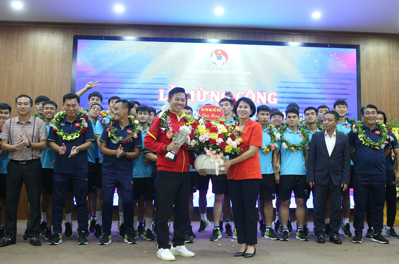 U23 Việt Nam được vinh danh, HLV Hoàng Anh Tuấn nói lời xúc động - Bóng Đá