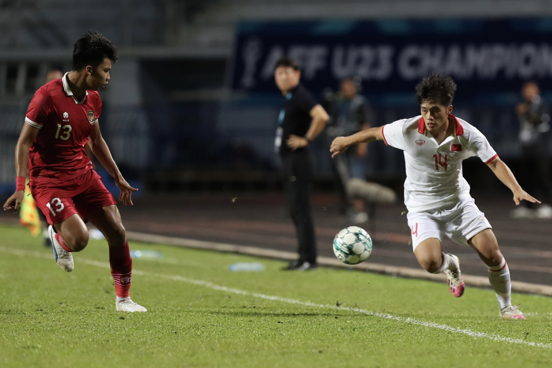 Báo Indonesia chất vấn cay đắng HLV Shin khi lại thua U23 Việt Nam - Bóng Đá