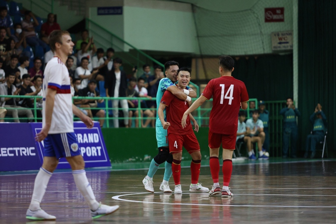 Tuyển futsal Việt Nam hòa 3-3 với đội tốp 4 thế giới - Bóng Đá