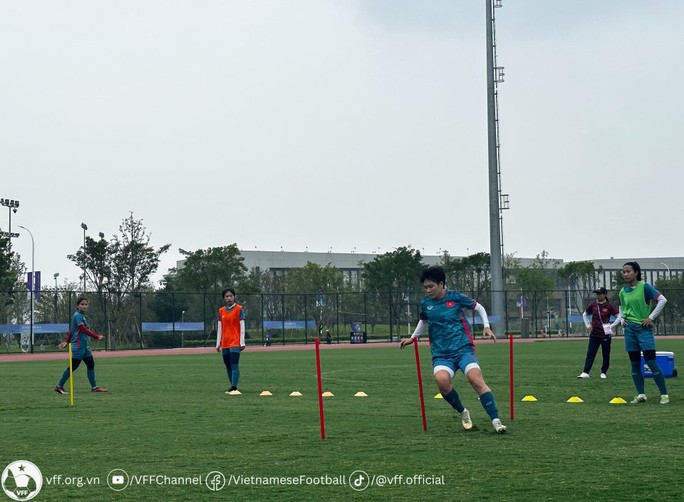 Tuyển nữ Việt Nam tích cực tập luyện chuẩn bị cho trận đấu thứ hai tại ASIAD 19 - Bóng Đá