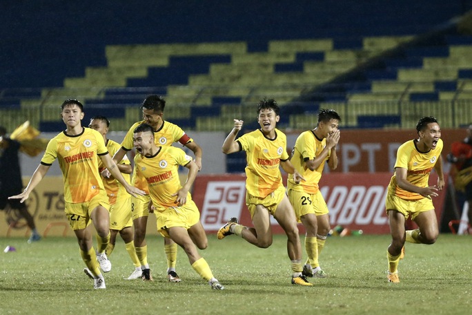 U21 quốc gia: Hà Nội vào bán kết sau 10 lượt sút luân lưu 11 m - Bóng Đá