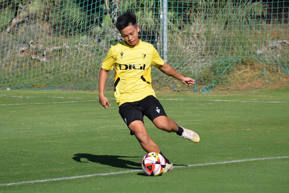 Hoàng Vĩnh Nguyên ghi 4 bàn ở CLB La Liga - Bóng Đá