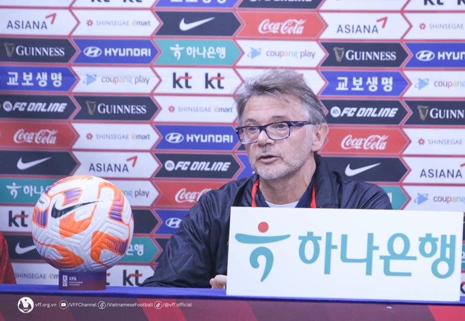 HLV Philippe Troussier: Lẽ ra Việt Nam phải ghi 2-3 bàn - Bóng Đá