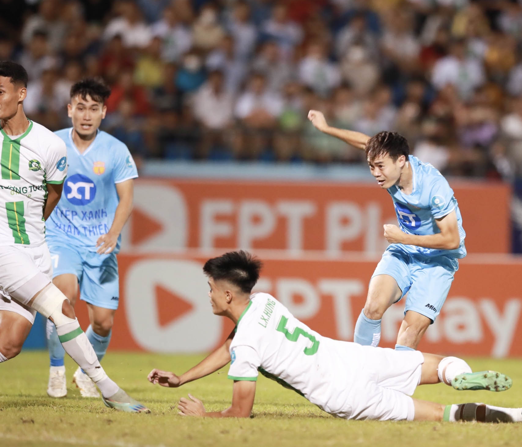 SLNA trút mưa bàn thắng, Văn Toàn mở tài khoản cho Nam Định - Bóng Đá