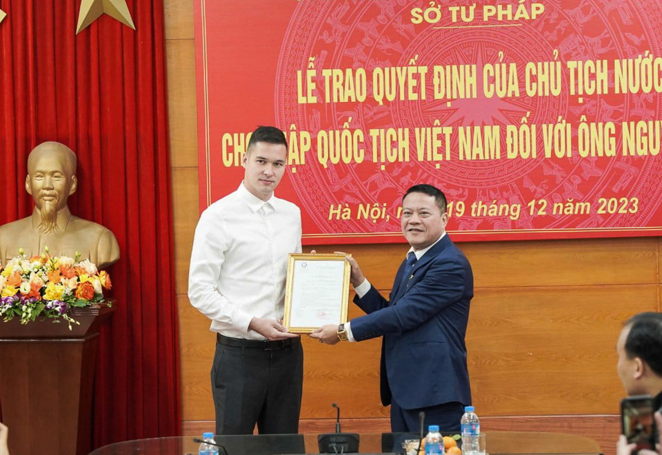 Filip Nguyễn: Đây cũng sẽ là sự cam kết của tôi, vì tôi đã là người Việt Nam - Bóng Đá