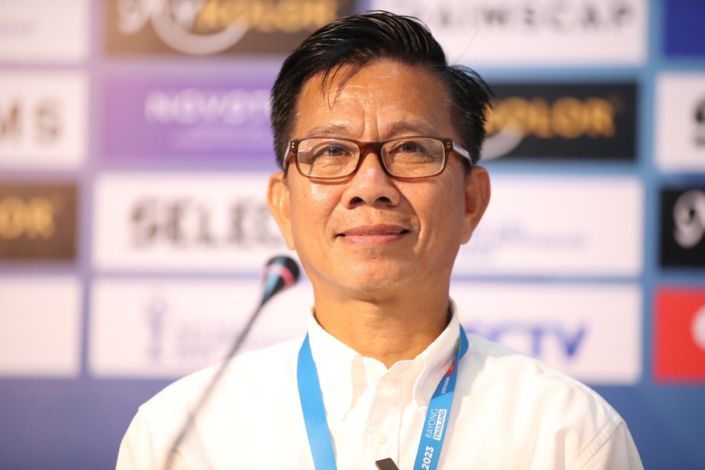 HLV Hoàng Anh Tuấn nói thẳng về cầu thủ nhập tịch - Bóng Đá