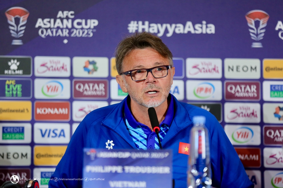 HLV Philippe Troussier: Mọi người hãy chỉ trích tôi, đừng nhắm vào cầu thủ - Bóng Đá