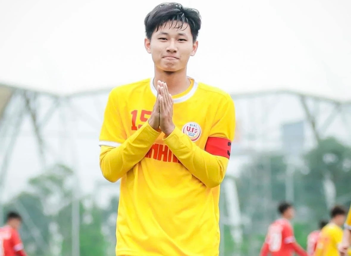 Ngọc Dũng trong màu áo SLNA ở giải U21 Quốc gia. Ảnh: BÓNG ĐÁ VÀ ĐỜI SỐNG.