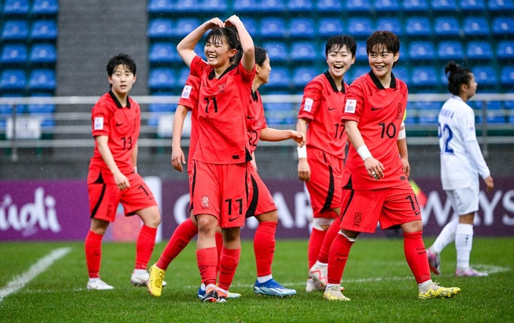 Hàn Quốc hủy diệt chủ nhà 13-0, giành vé bán kết giải châu Á - Bóng Đá