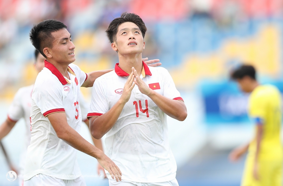 HLV Philippe Troussier triệu tập 24 cầu thủ U23 Việt Nam cho giải châu Á - Bóng Đá