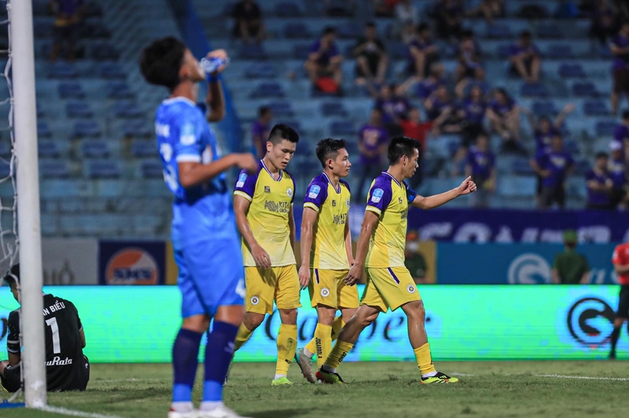 Thoát thẻ đỏ, Hà Nội ghi danh vào top 4 Cúp Quốc gia - Bóng Đá