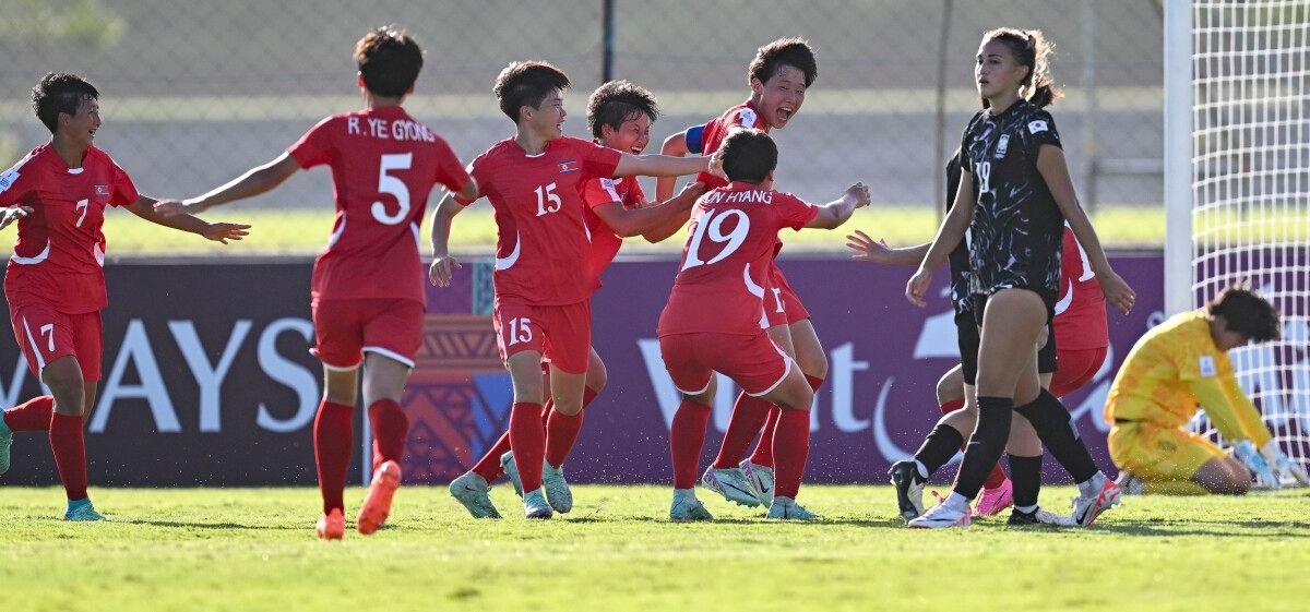 VFF nâng chỉ tiêu cho HLV Kim Sang-sik, Triều Tiên hủy diệt Hàn Quốc 7-0 ở giải U17 châu Á - Bóng Đá