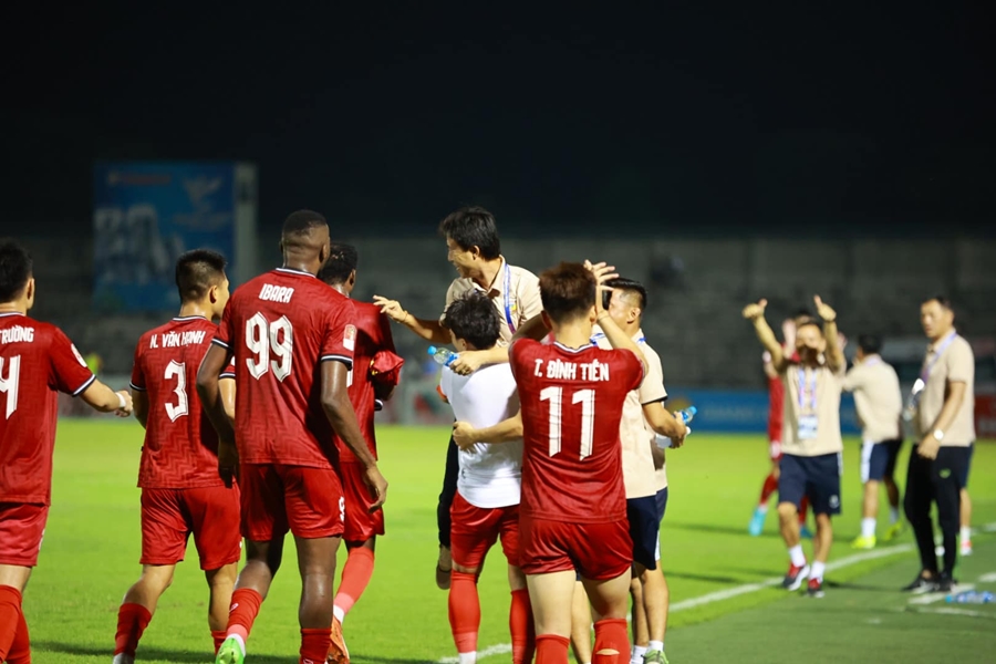 Hà Tĩnh loại QBV 2017 và sao U23, Hà Nội I thắng 5 sao - Bóng Đá
