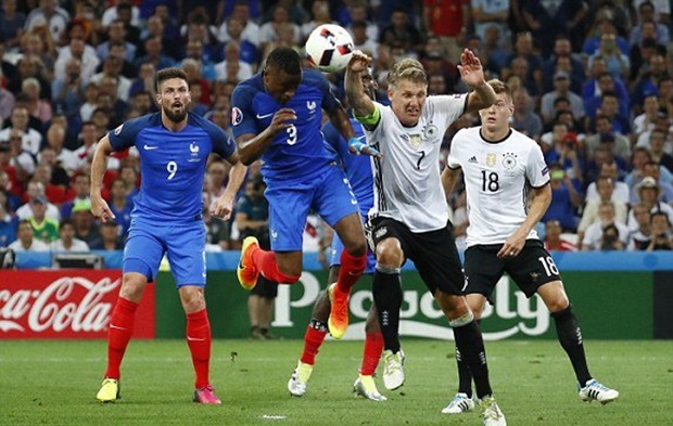Graham Poll: "Trọng tài Rizzoli thổi 11m cho Pháp là chính xác"