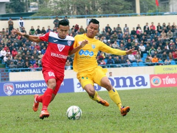 Vòng 24 V.League: Vừa đá vừa… ngóng