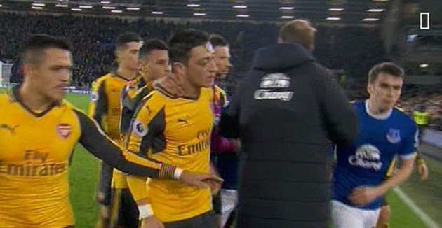 Ảnh bài viết Cầu thủ suýt đánh nhau trận Arsenal thua Everton