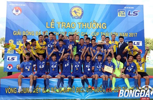 Điểm tin bóng đá Việt Nam tối 14/07: Hữu Thắng bảo vệ Công Phượng trước dư luận - Bóng Đá