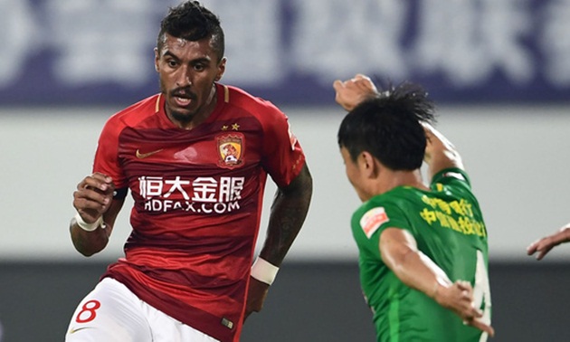 Paulinho tặng xe sang cho tài xế trước khi rời Trung Quốc