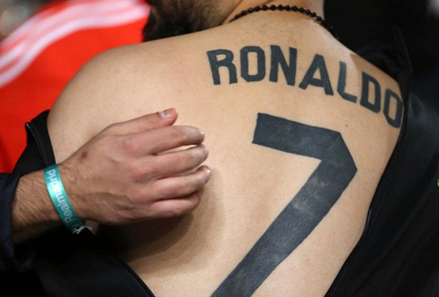 Sốc với hình xăm của fan cuồng Ronaldo | Bóng Đá