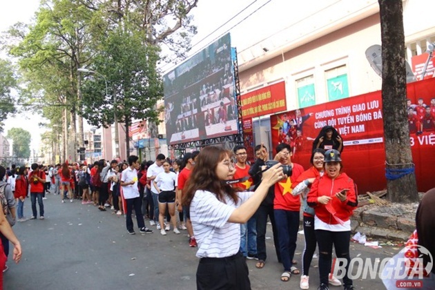 Người hâm mộ TP.HCM háo hức chờ giao lưu tuyển U23 Việt Nam - Bóng Đá