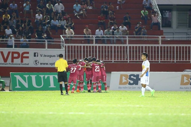 Trực tiếp Sài Gòn FC 3-1 Hoàng Anh Gia Lai: Văn Trường liên tiếp mắc sai lầm, HAGL thua 2 bàn trong 5 phút - Bóng Đá