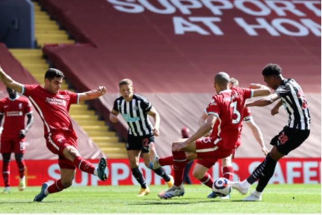 Klopp thất thần nhìn Liverpool thủng lưới liên tiếp - Bóng Đá