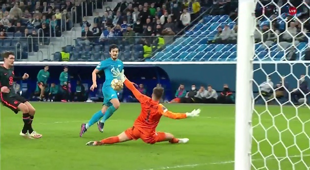 Đó là chưa kể thủ thành Kepa Arrizabalaga đã phải cứu thua mười mươi cho Chelsea ít nhất 3 lần.