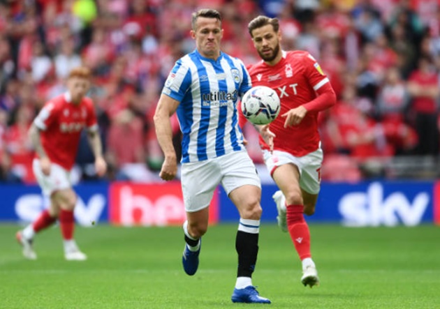 Huddersfield và Nottingham Forest bước vào trận chung kết playoff trong bối cảnh The Terriers đang tìm cách trở lại Premier League sau 3 năm. Trong khi với Forest, họ đã có 23 năm chờ đợi đằng đẵng để được quay trở lại giải đấu hạng cao nhất nước Anh.