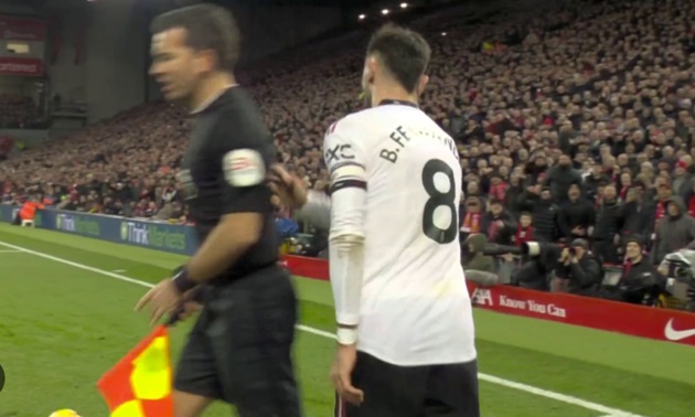 Bruno gây nhiều tranh cãi sau trận Liverpool.