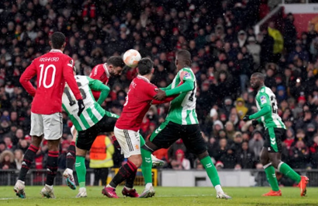 Bruno đáp trả chỉ trích bằng màn thể hiện thuyết phục trước Betis.