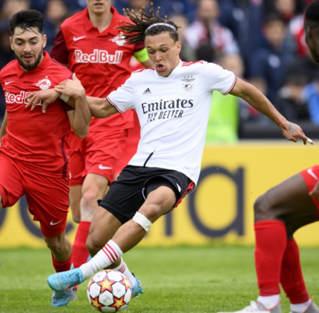 Moreira vô địch UEFA Youth League 2022 cùng đội trẻ Benfica.
