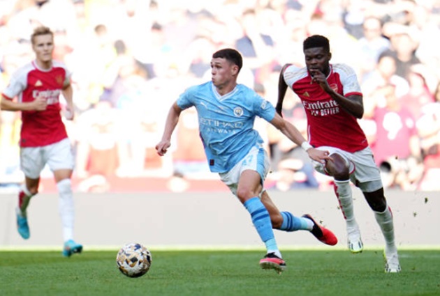 Partey mắc sai lầm đầu tiên trong bàn thua của Arsenal.