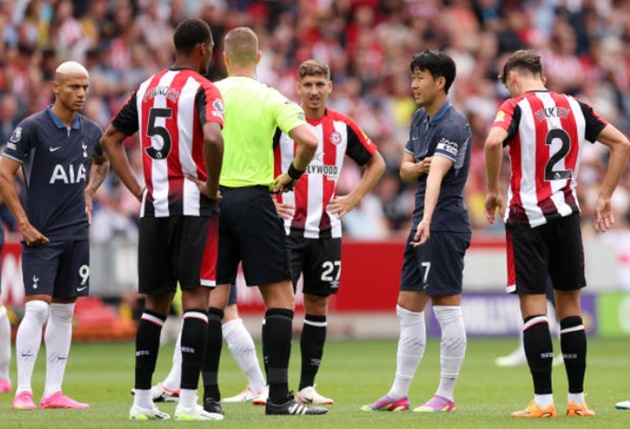 Son Heung-min không tạo được dấu ấn ở lần đầu mang băng đội trưởng Tottenham.