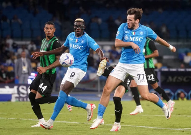 Napoli chơi lấn lướt trước Sassuolo.